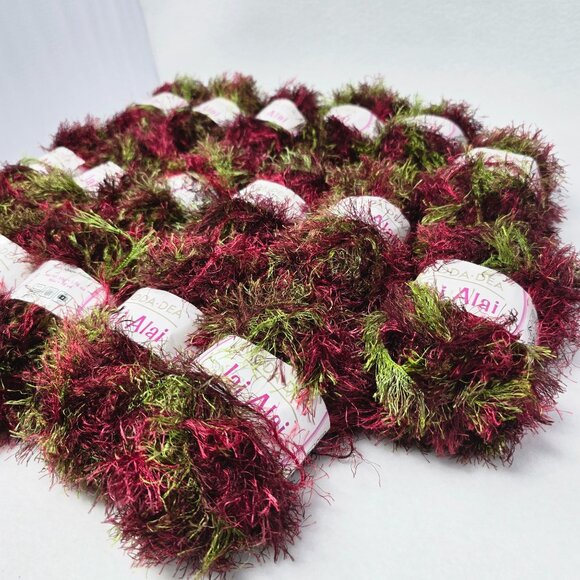 Lot of 17 Moda Dea Jai Alai Yarn Damson 6532 100% Polyester 50g 98yds Green Red - Picture 8 of 11